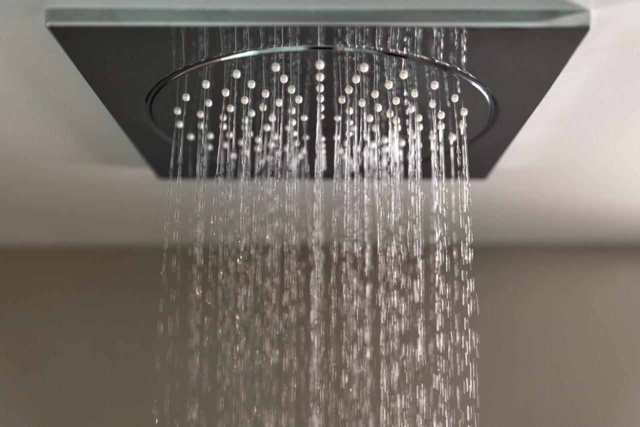 Yotel Glasgow Ngoại thất bức ảnh Shower head