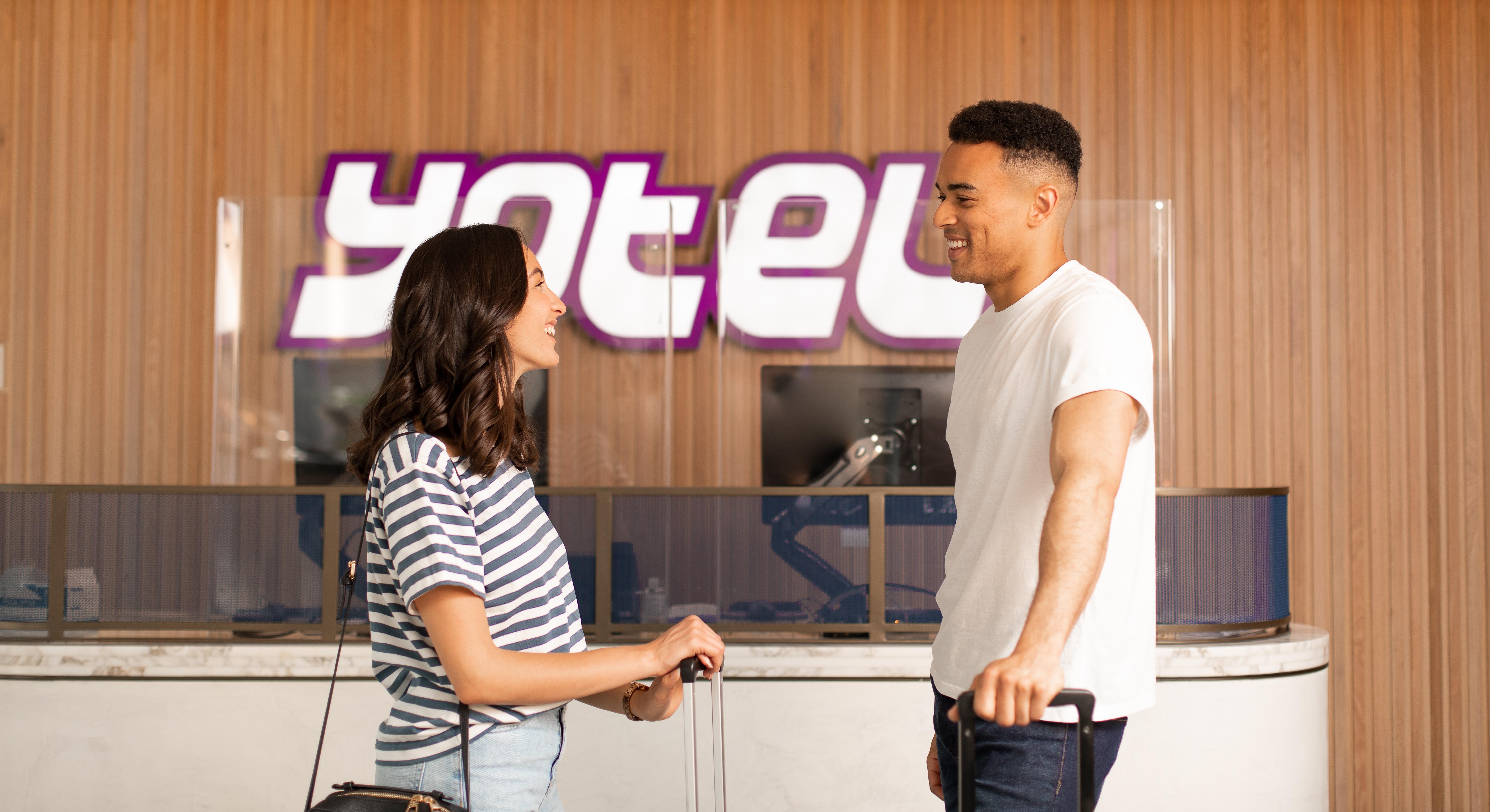 Yotel Glasgow Ngoại thất bức ảnh Yotel reception