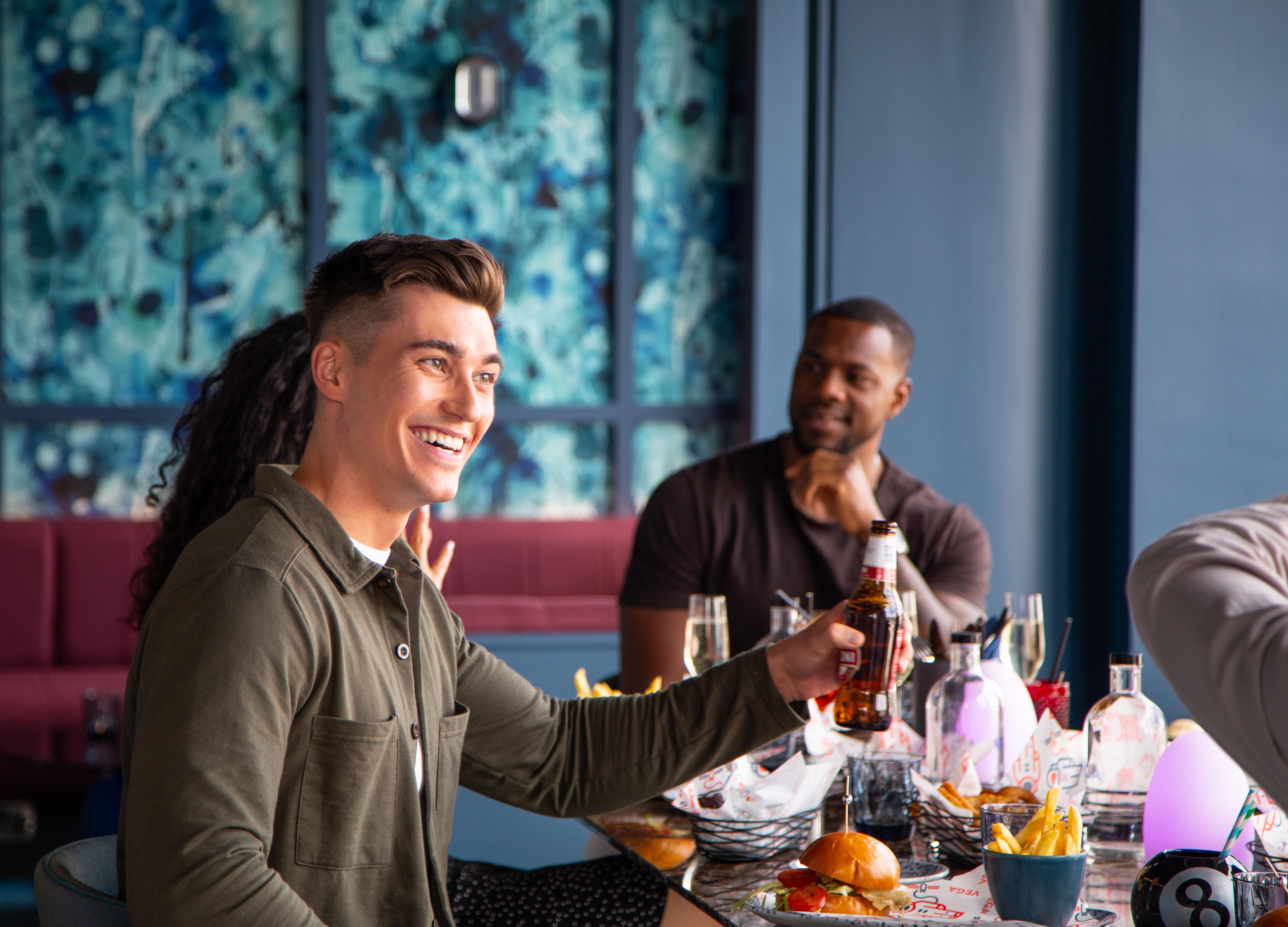 Yotel Glasgow Ngoại thất bức ảnh "I'm not a fan of the way you talk to me."