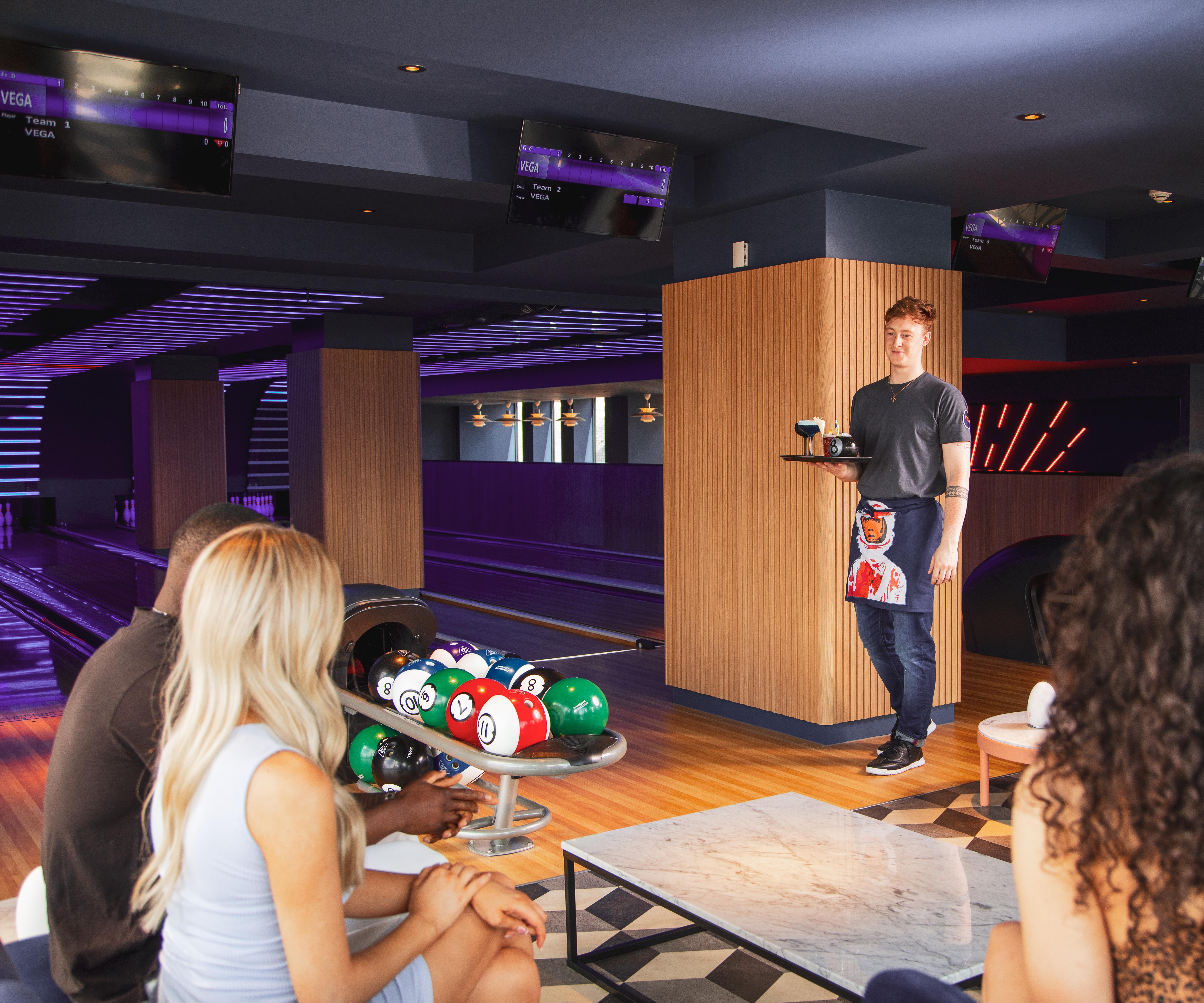 Yotel Glasgow Ngoại thất bức ảnh Bowling alley in Las Vegas